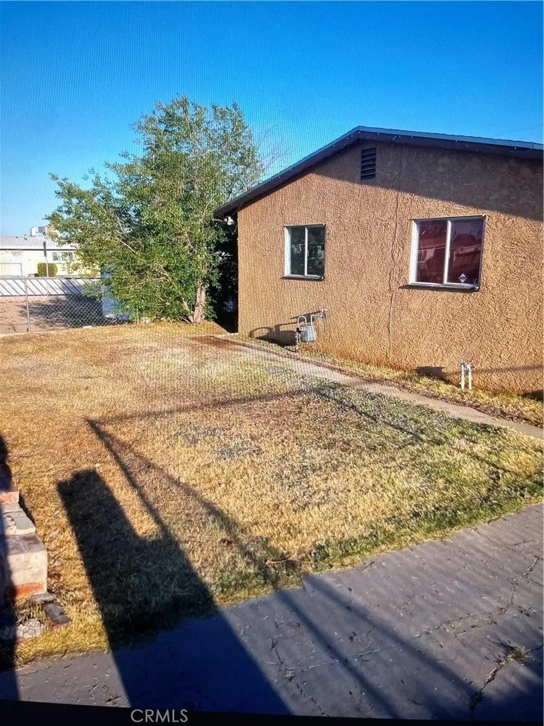 944 E Elizabeth