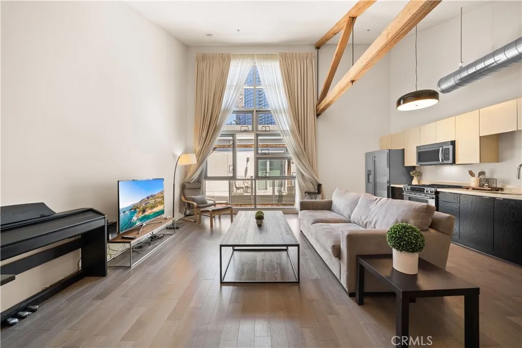 527 Molino Street 213