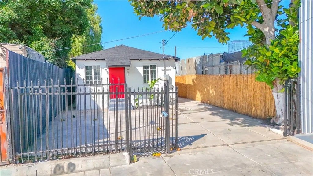 Photo of 9621 Laurel St, Los Angeles, CA 90002 (MLS # DW26002789)