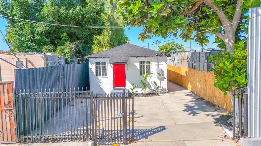 Photo of 9621 Laurel St, Los Angeles, CA 90002 (MLS # DW26002789)