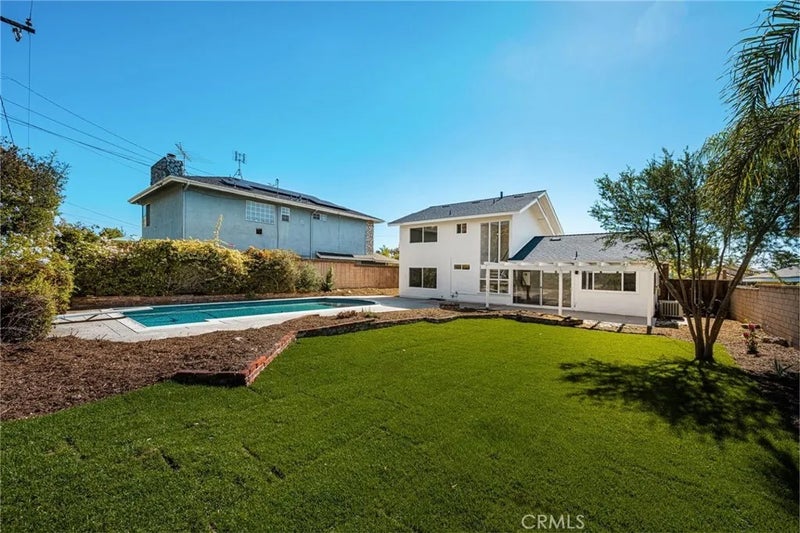 925 Eastglen