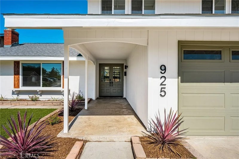 925 Eastglen
