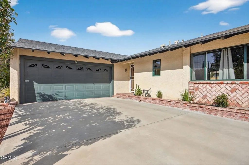 Photo of 5995 Cochran Street, Simi Valley, CA 93063 (MLS # V1-34391)