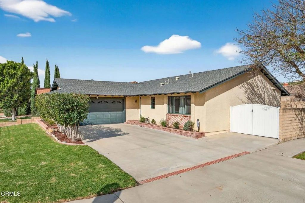 Photo of 5995 Cochran Street, Simi Valley, CA 93063 (MLS # V1-34391)