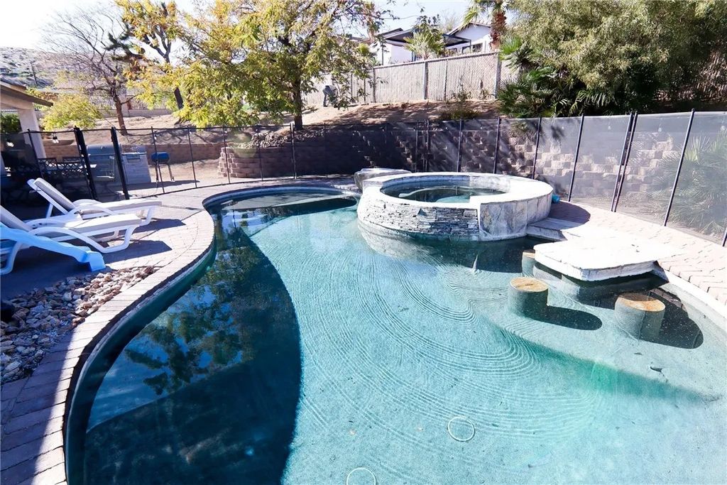 Photo of 7525 Whitney Ave, Yucca Valley, CA 92284 (MLS # SW26000334)