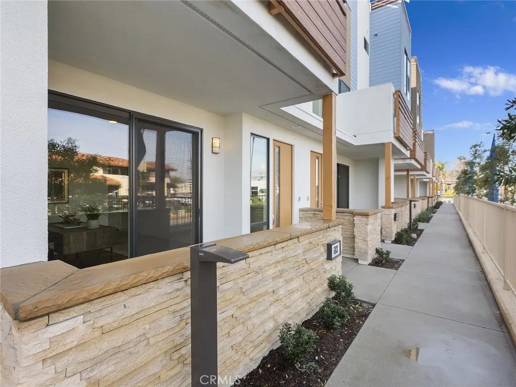 683 W 17th Street