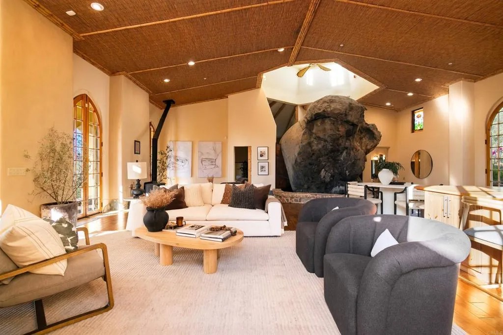 3696 Alta Loma Drive