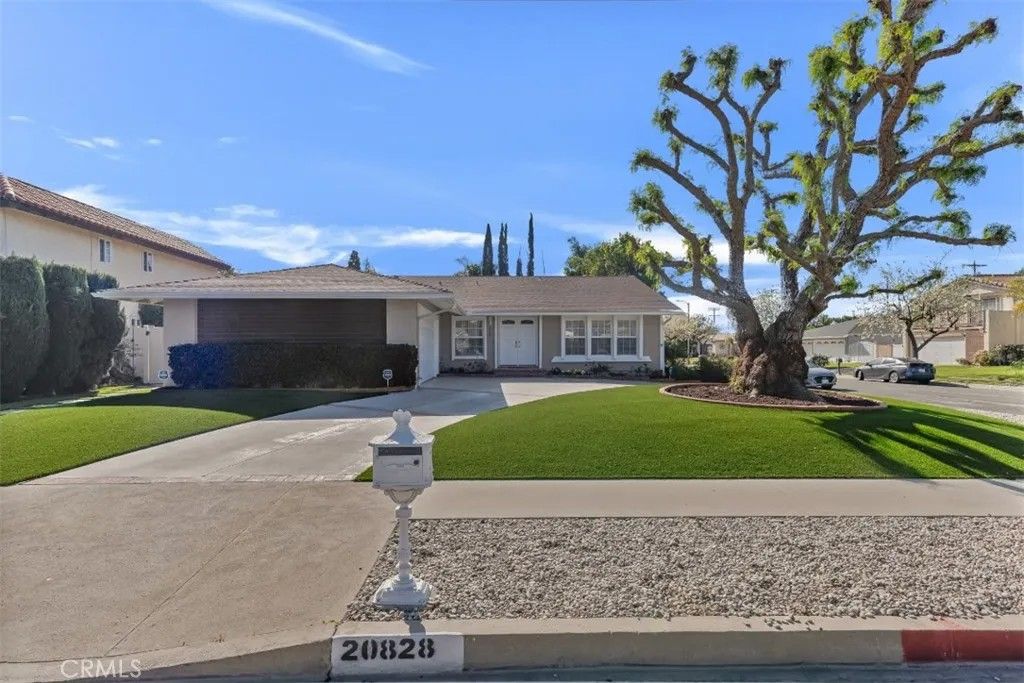 Photo of 20828 Bermuda Street, Chatsworth, CA 91311 (MLS # SR26021755)