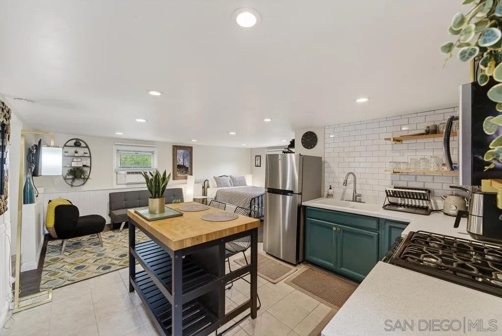 5438 Gilbert Dr Unit C