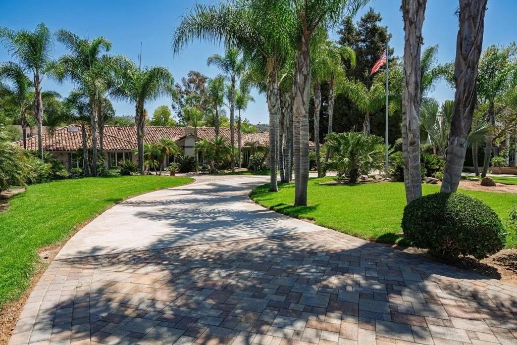 Photo of 1130 Sugarbush Drive, Vista, CA 92084 (MLS # NDP2508664)