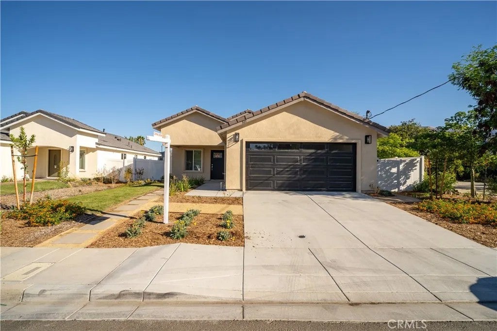 Photo of 321 E 2nd ST, San Jacinto, CA 92583 (MLS # CV26206054)