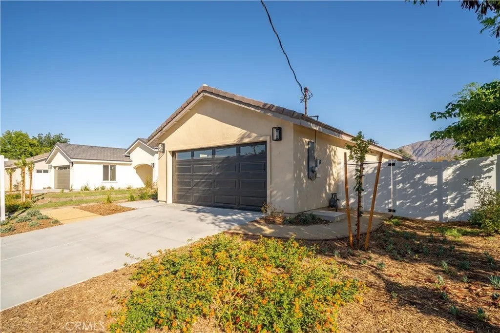 Photo of 321 E 2nd ST, San Jacinto, CA 92583 (MLS # CV26206054)