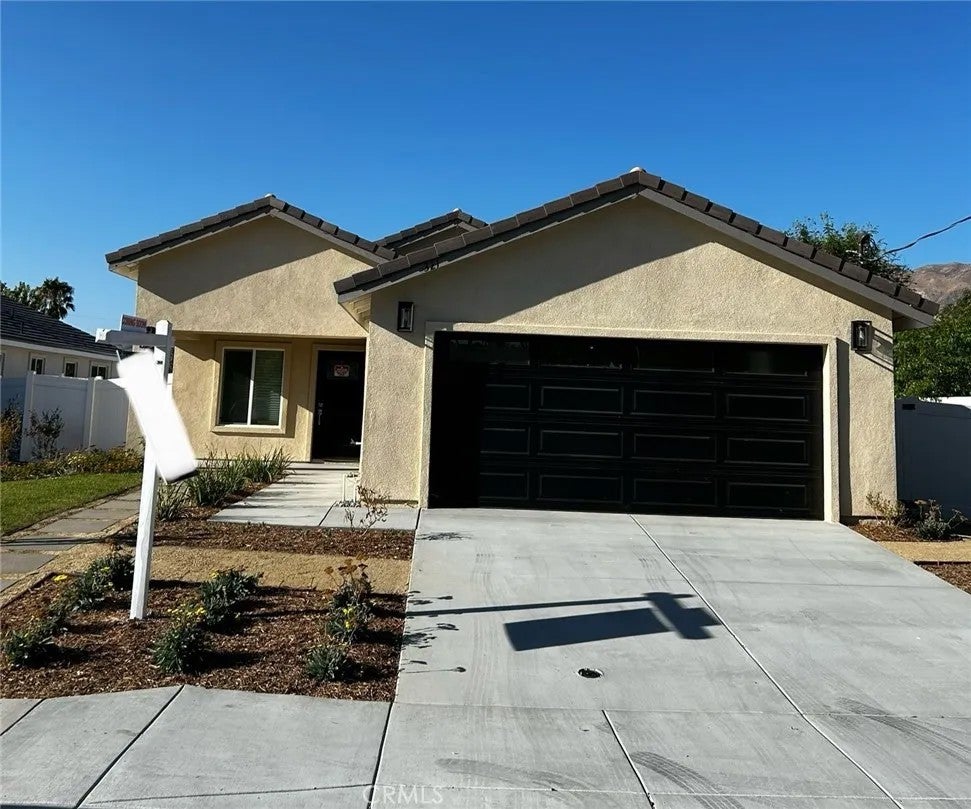 Photo of 321 E 2nd ST, San Jacinto, CA 92583 (MLS # CV26206054)