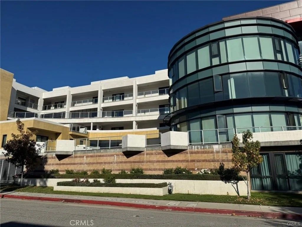 Photo of 210 N Monterey Street #407, Alhambra, CA 91801 (MLS # WS26050224)