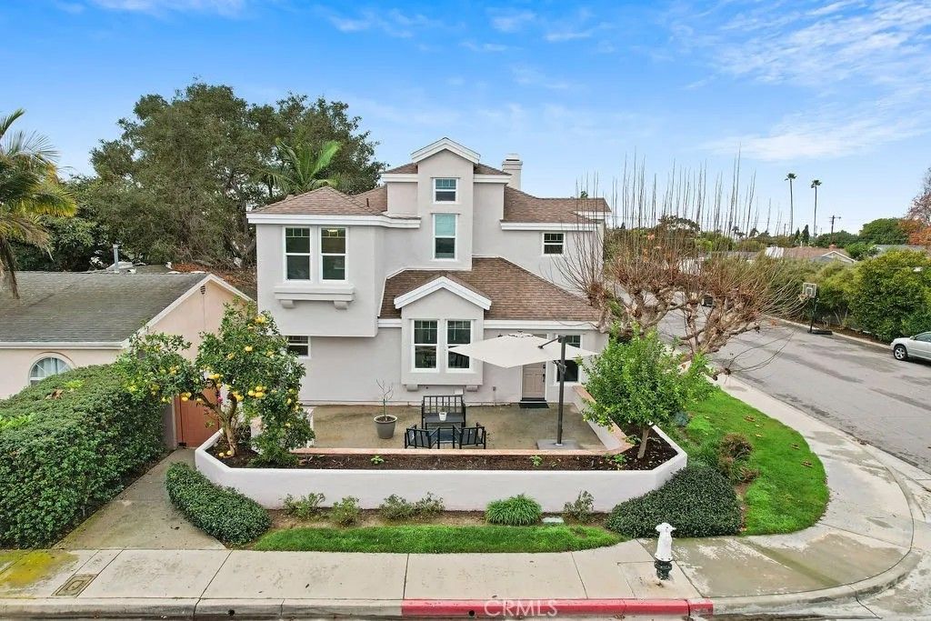 Photo of 1938 Westminster Ave, Costa Mesa, CA 92627 (MLS # OC25276469)