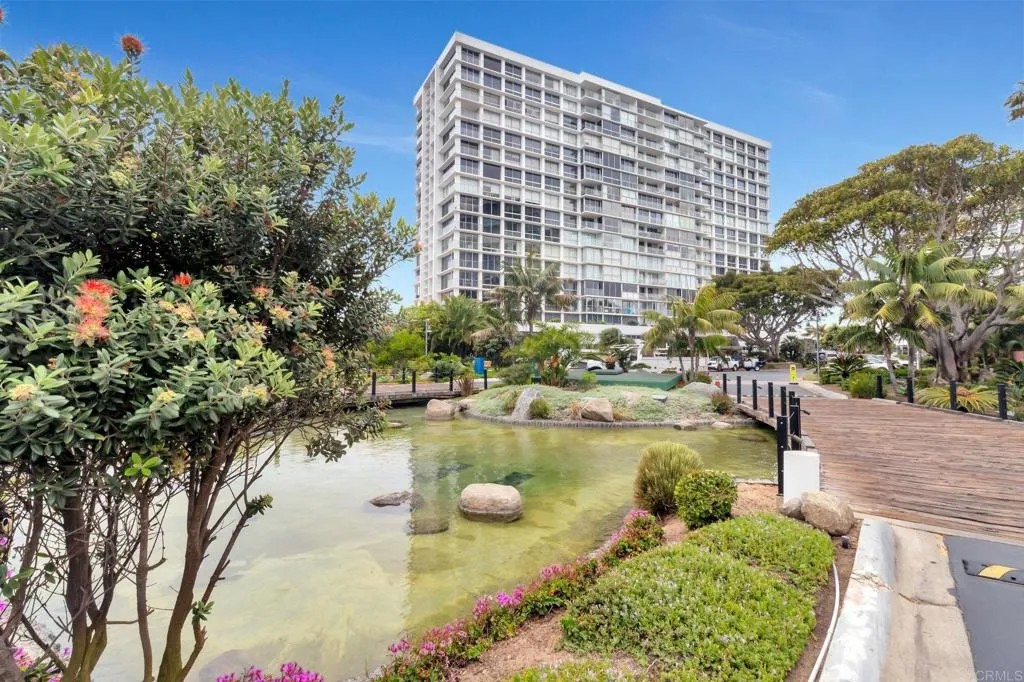 1760 Avenida del mundo 406