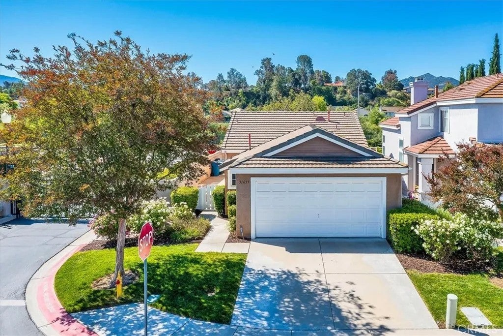 Photo of 31635 Chelsea Way, Temecula, CA 92592 (MLS # SW26100569)