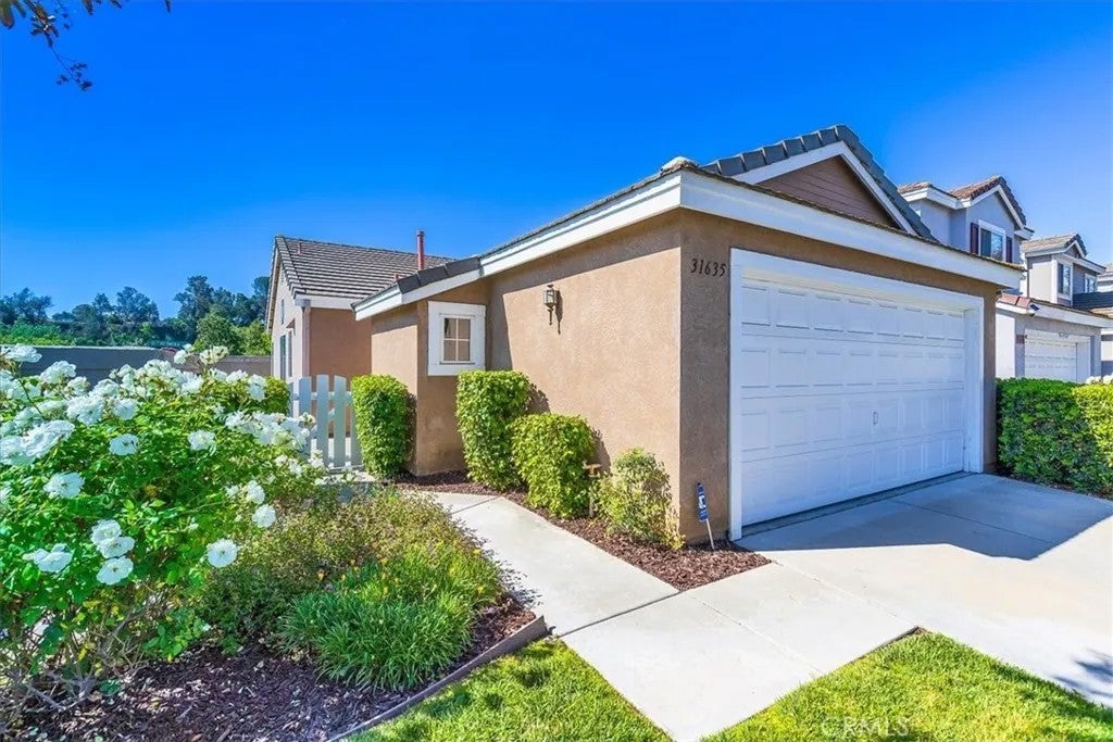 Photo of 31635 Chelsea Way, Temecula, CA 92592 (MLS # SW26100569)