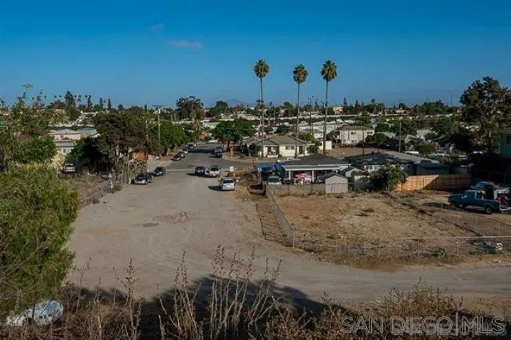 Photo of 811 S S 32nd St, San Diego, CA 92113 (MLS # 250041372)