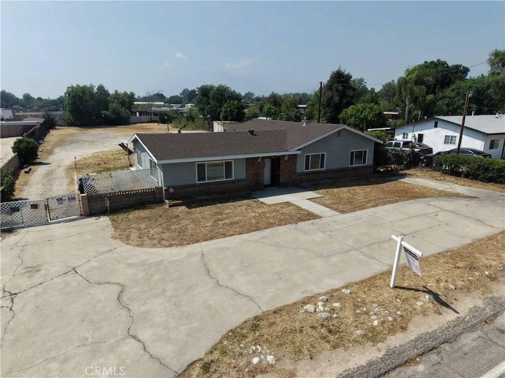 Photo of 3096 N Macy St, San Bernardino, CA 92407 (MLS # CV26000686)