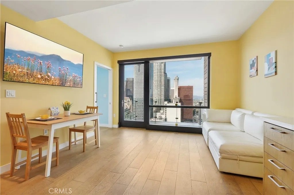400 S Broadway 3406