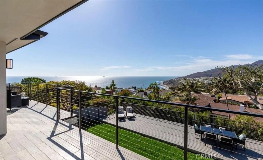 Photo of 243 Notteargenta Rd, Pacific Palisades, CA 90272 (MLS # CV26028855)