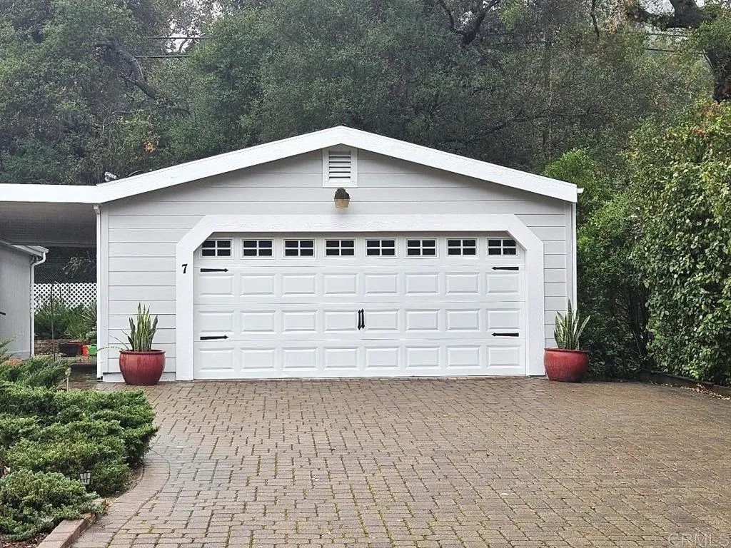 8975 Lawrence Welk Drive 7