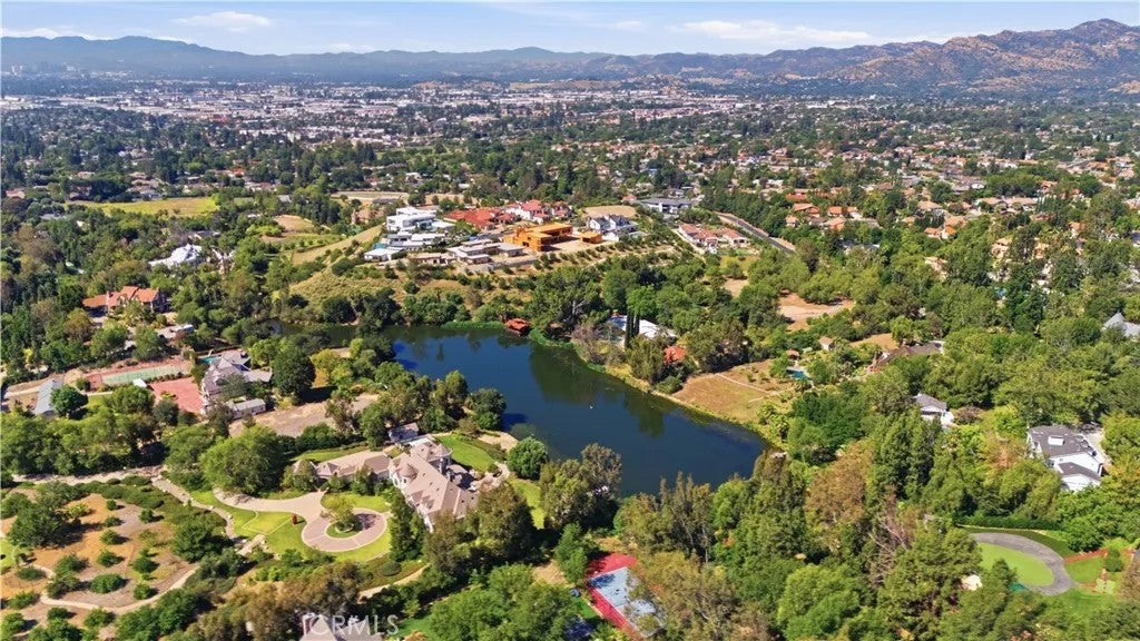 10801 N Oakdale