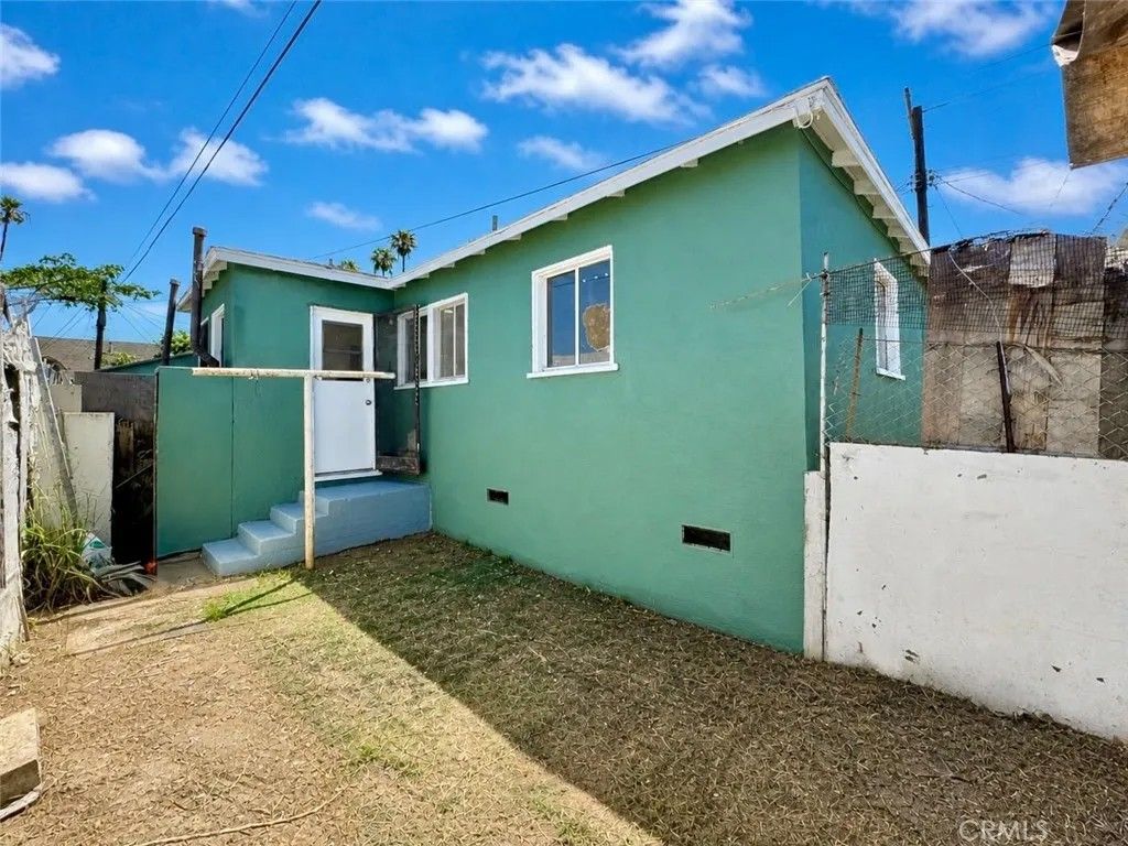 Photo of 902 Island Avenue, Wilmington, CA 90744 (MLS # MB26095096)