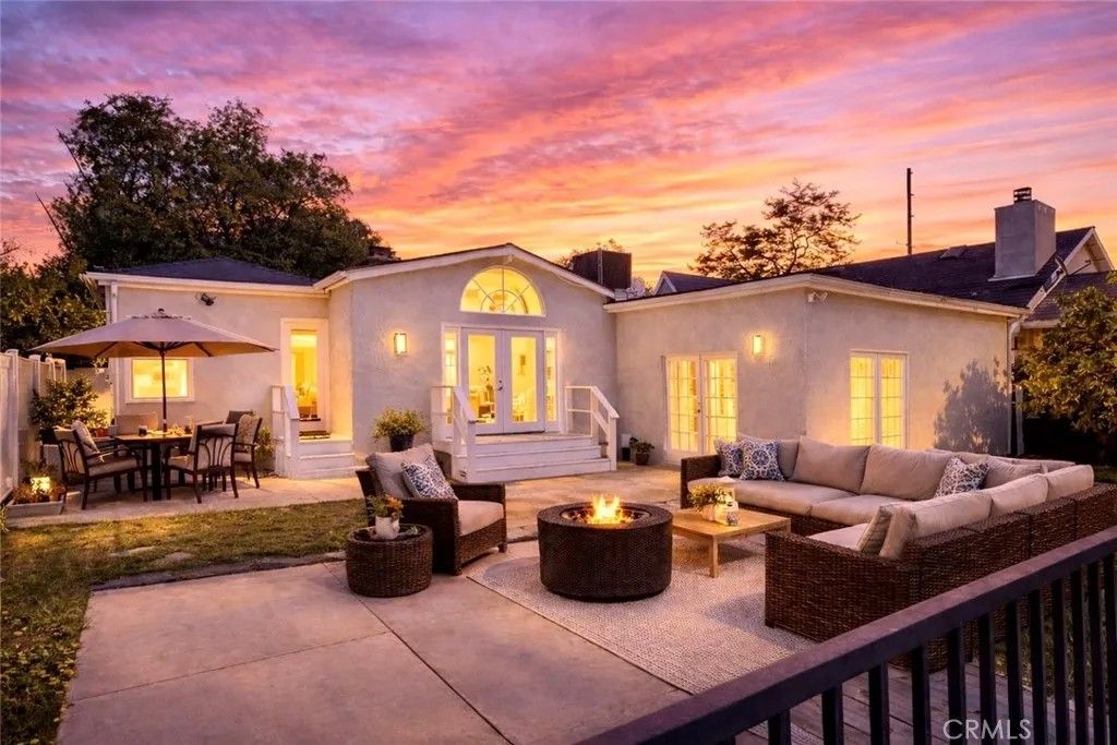 Photo of 11814 Hesby Street, Valley Village, CA 91606 (MLS # SR25279224)