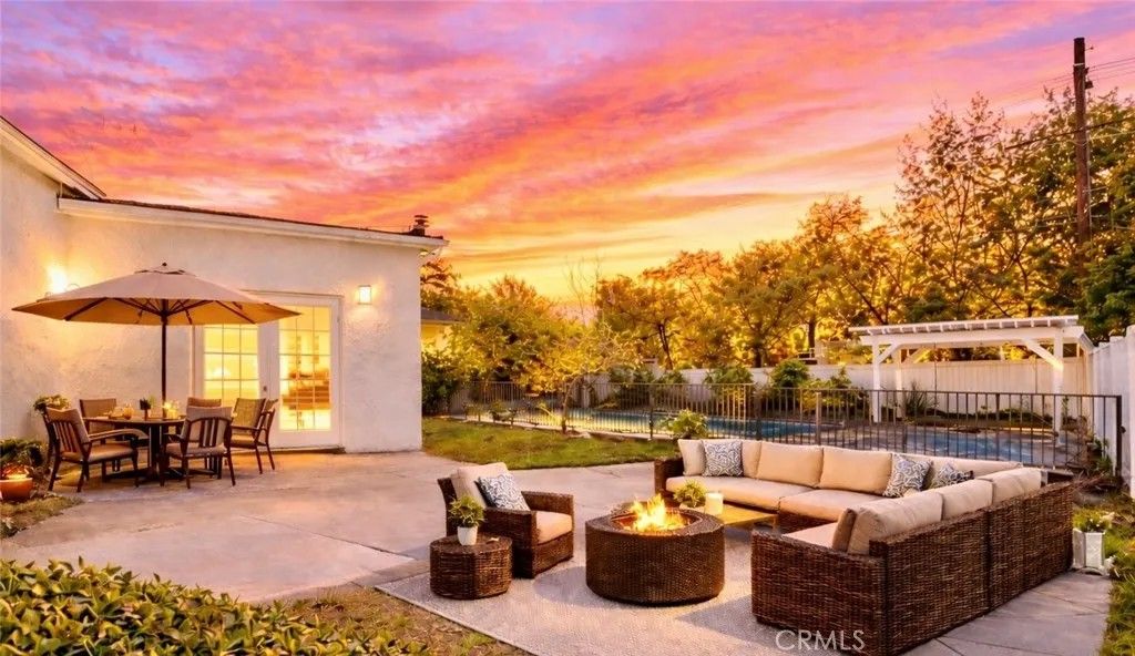 Photo of 11814 Hesby Street, Valley Village, CA 91606 (MLS # SR25279224)