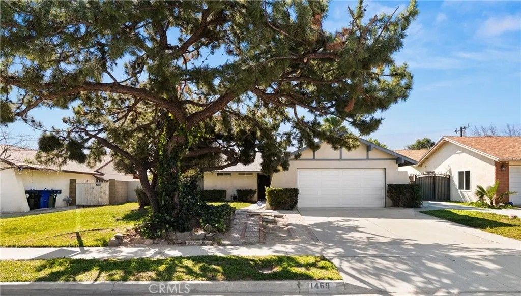 Photo of 1469 W Marshall Boulevard, San Bernardino, CA 92405 (MLS # CV26029893)