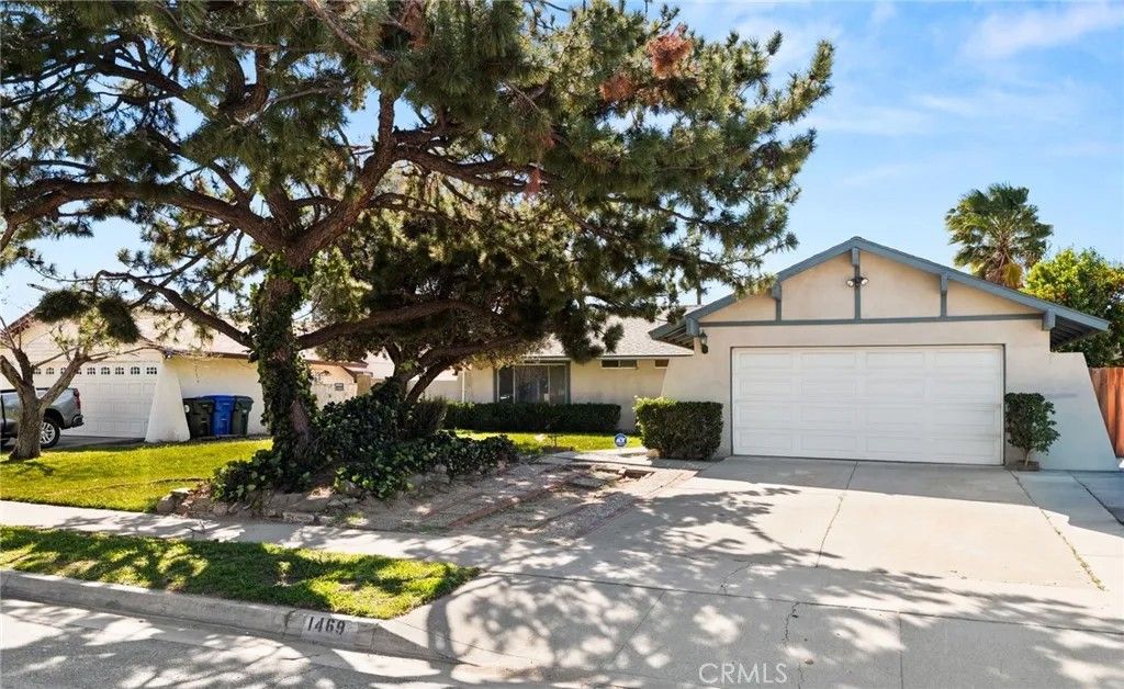 Photo of 1469 W Marshall Boulevard, San Bernardino, CA 92405 (MLS # CV26029893)