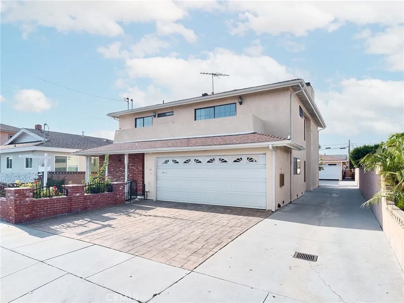 4313 W 133rd
