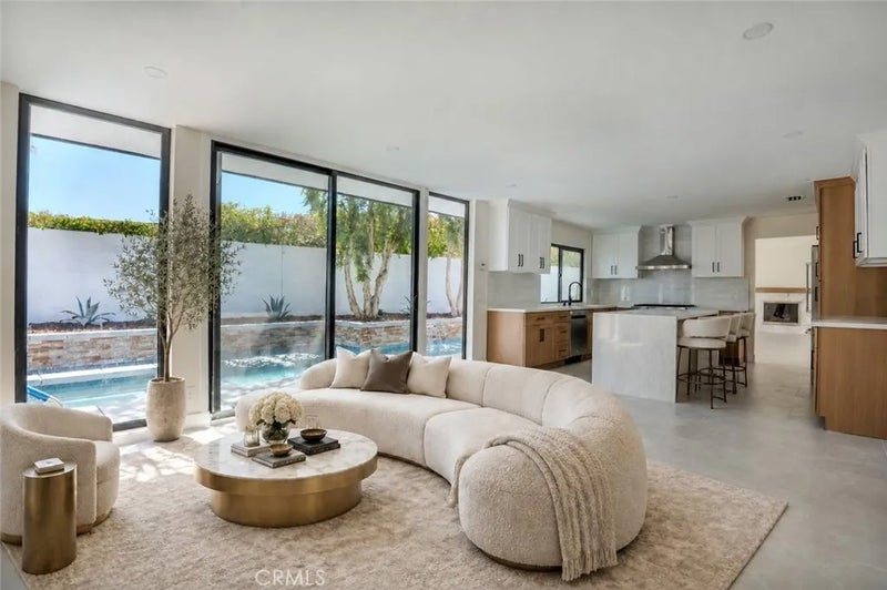 3495 E Loma Vista Circle