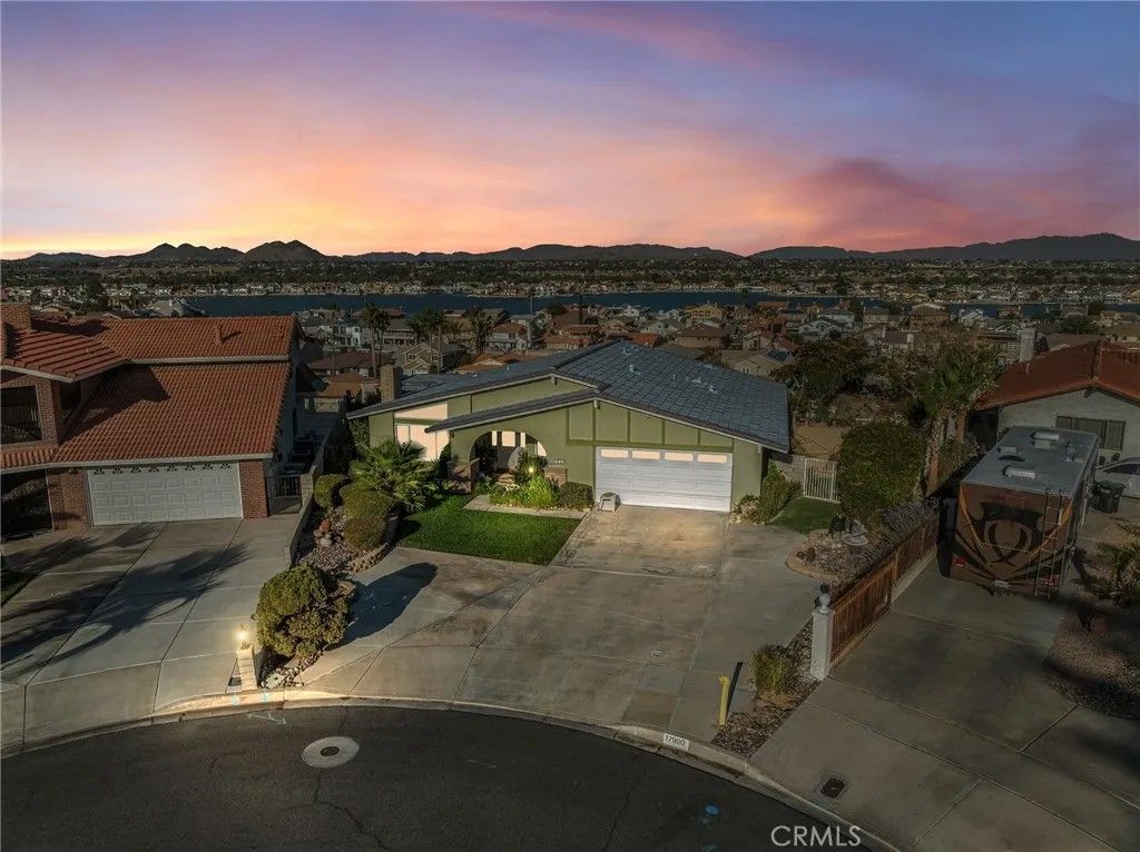 Photo of 17990 Fremontia Ln, Victorville, CA 92395 (MLS # HD26085547)