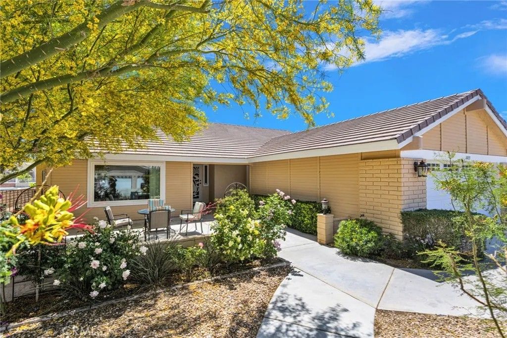 Photo of 14433 Ironsides Lane, Helendale, CA 92342 (MLS # IV26089817)