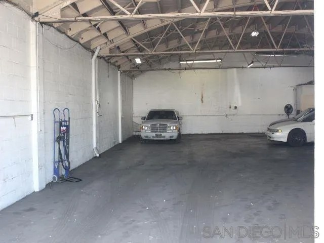 939 W Main