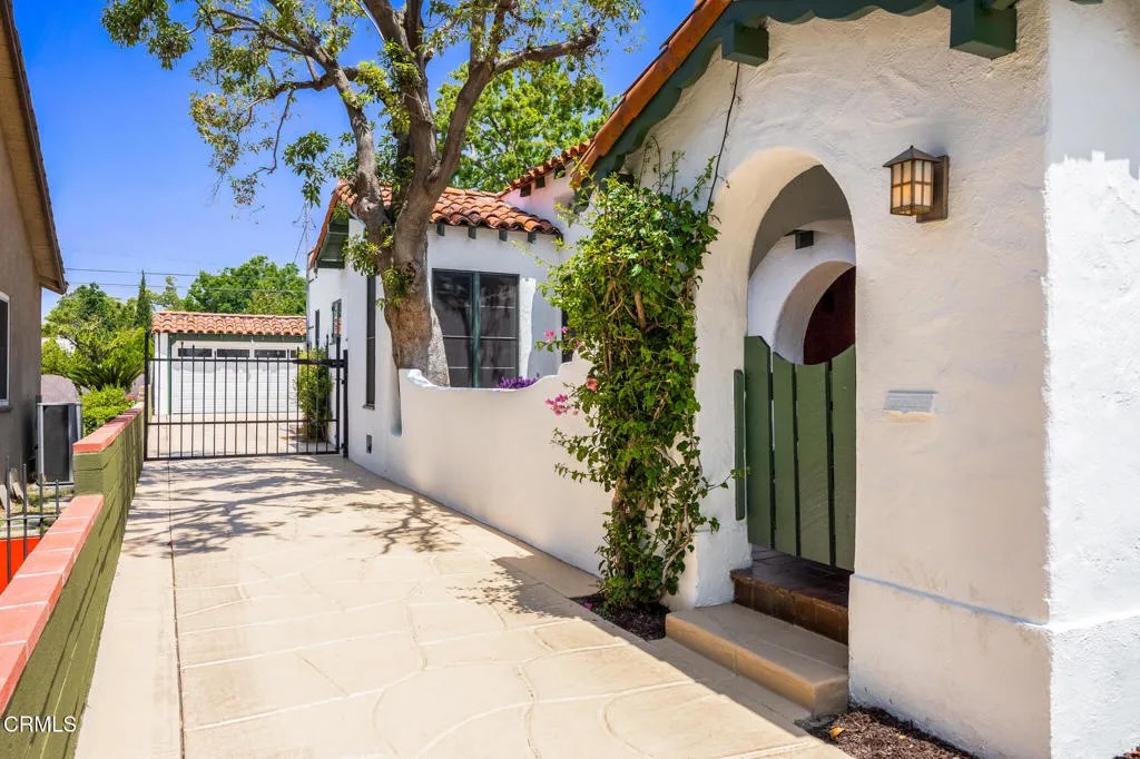 1215 Spazier Avenue