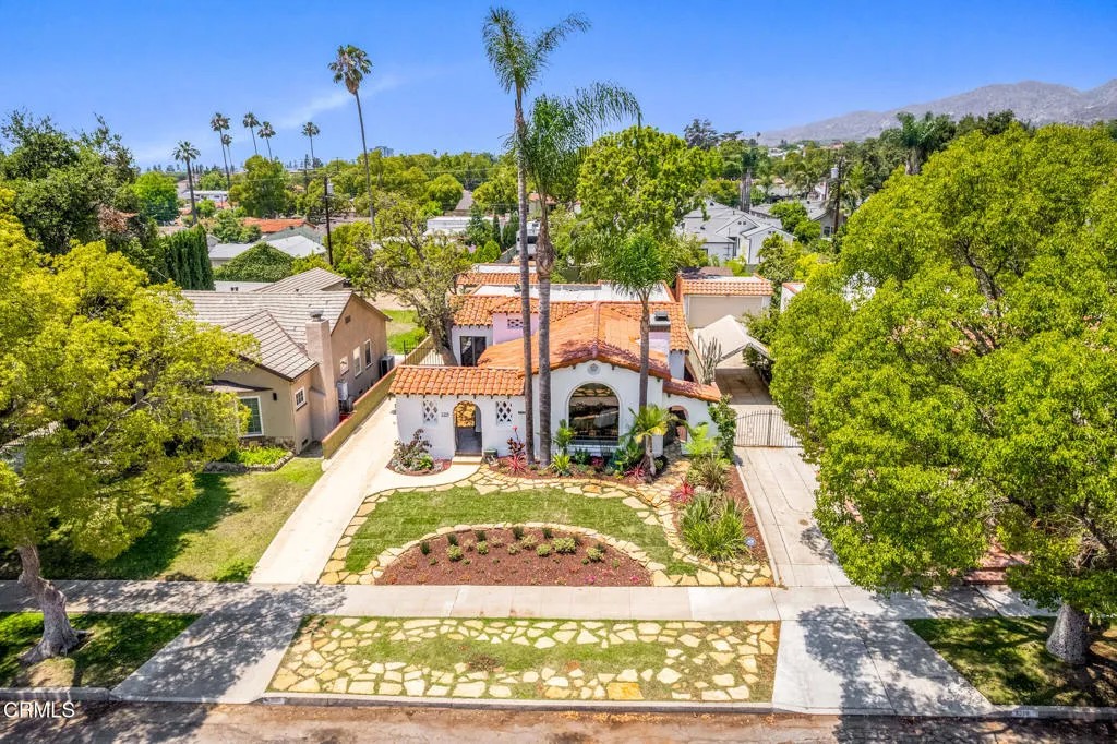 1215 Spazier Avenue