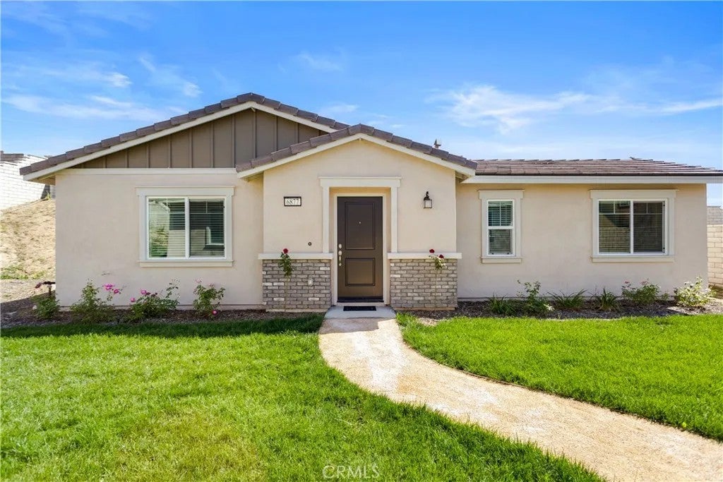 Photo of 6877 N Curtis LN #2, San Bernardino, CA 92407 (MLS # IV26156193)
