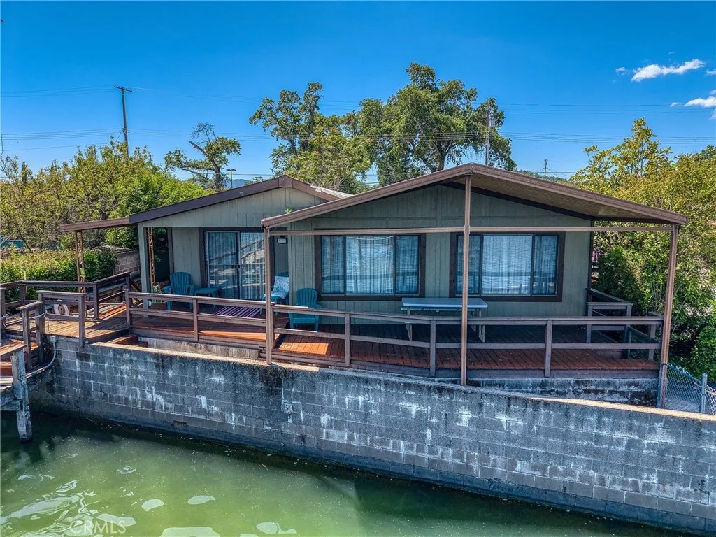 2776 Lakeshore