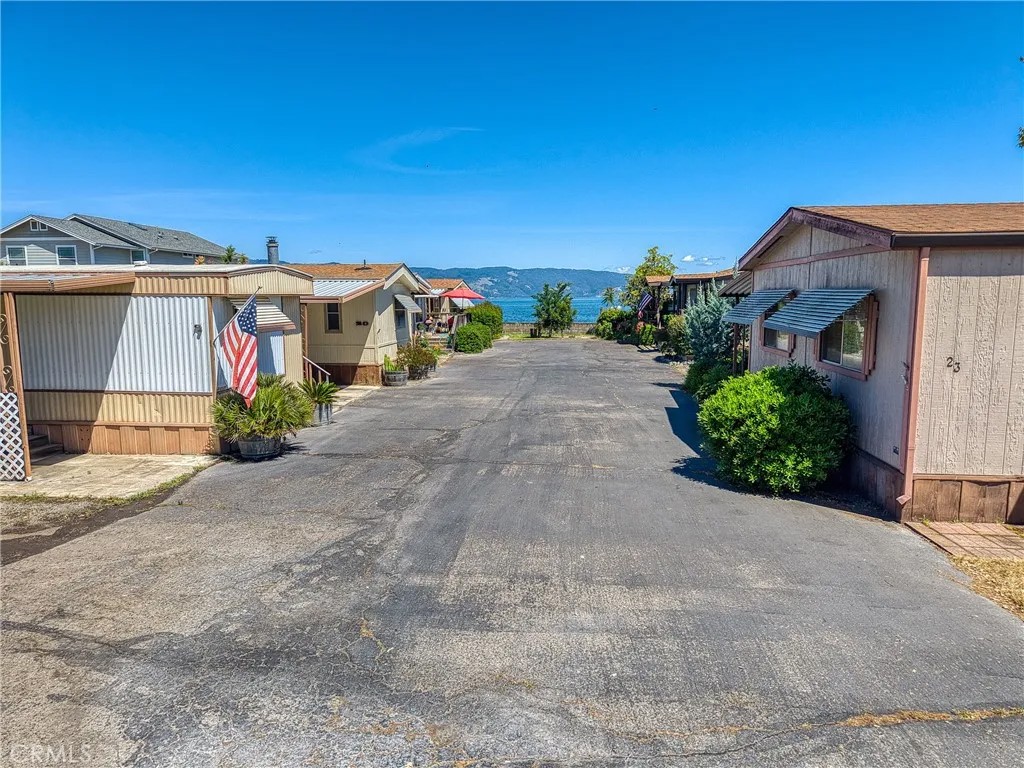 2776 Lakeshore