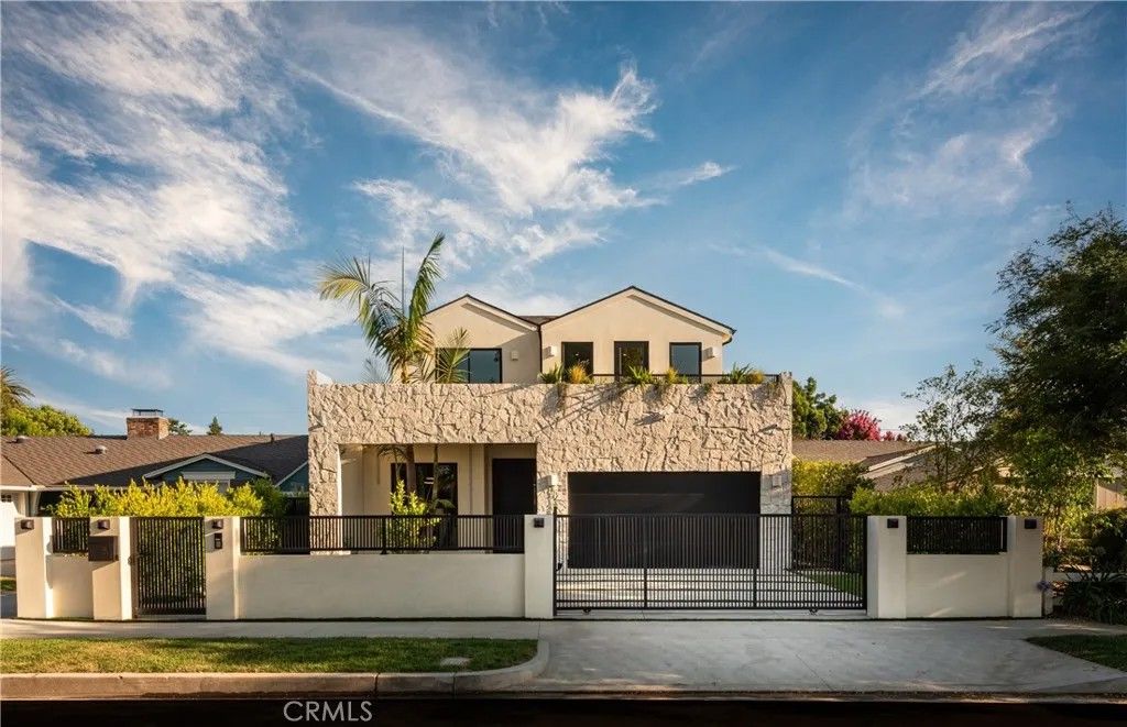 Photo of 13158 Otsego Street, Sherman Oaks, CA 91423 (MLS # SR25240958)