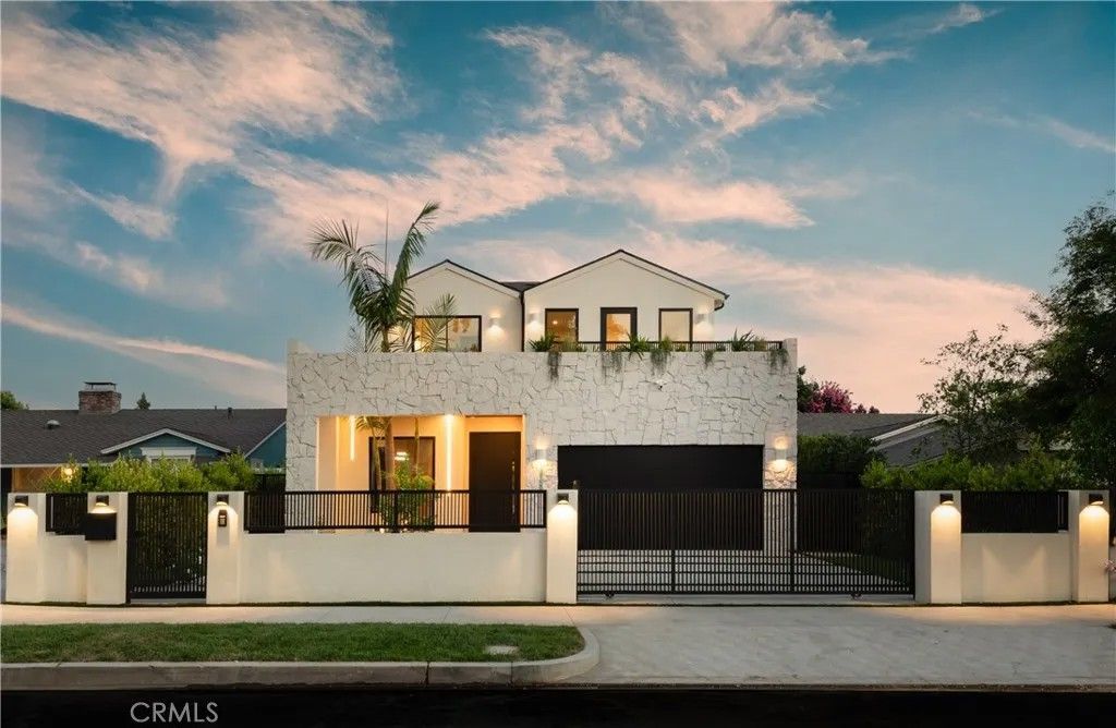 Photo of 13158 Otsego Street, Sherman Oaks, CA 91423 (MLS # SR25240958)