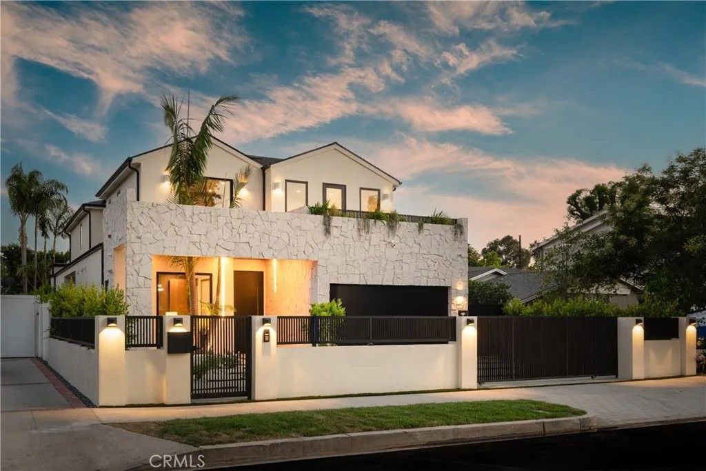 Photo of 13158 Otsego Street, Sherman Oaks, CA 91423 (MLS # SR25240958)