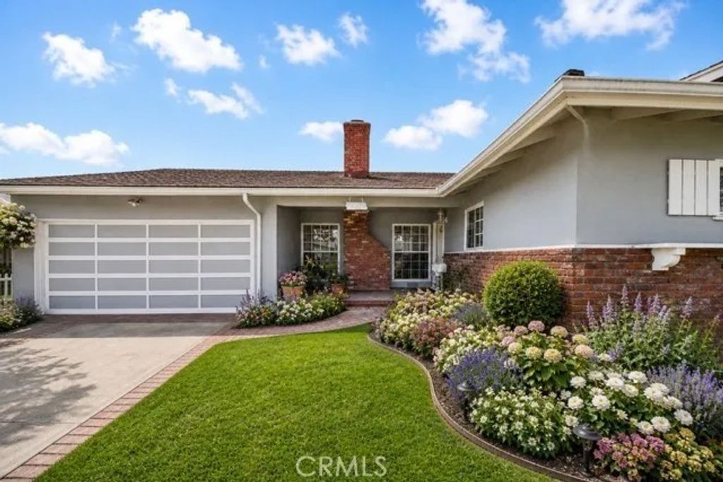 Photo of 7562 Alhambra DR, Huntington Beach, CA 92647 (MLS # OC26096545)