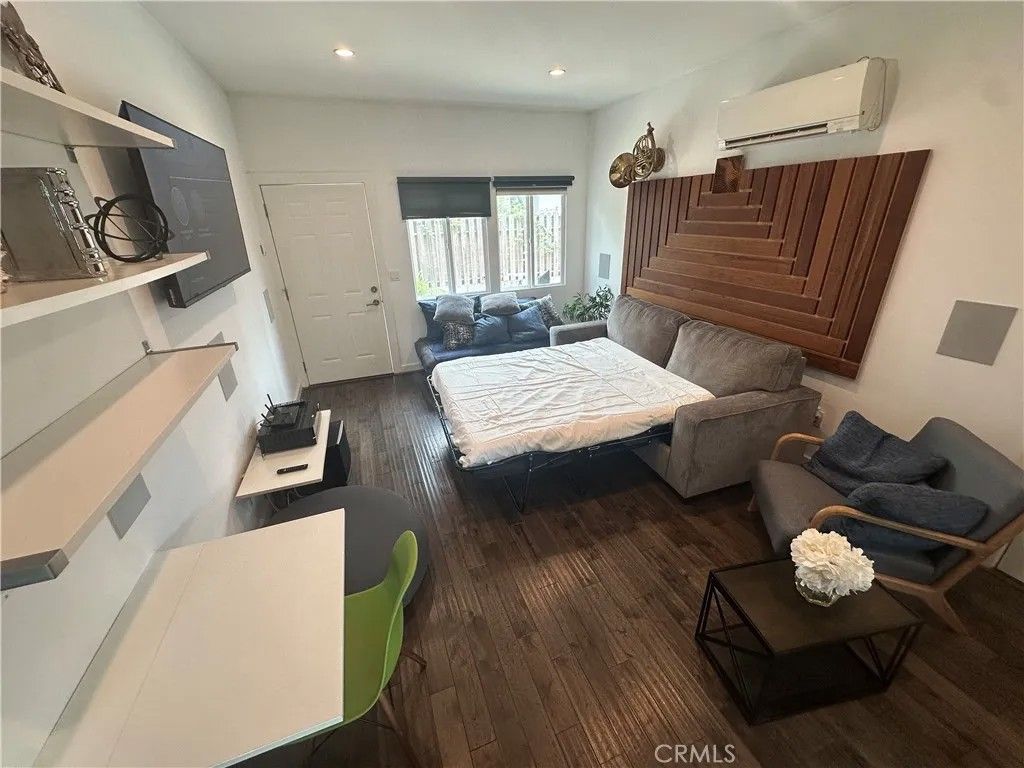 Photo of 1834 9th, Santa Monica, CA 90404 (MLS # SR25280345)