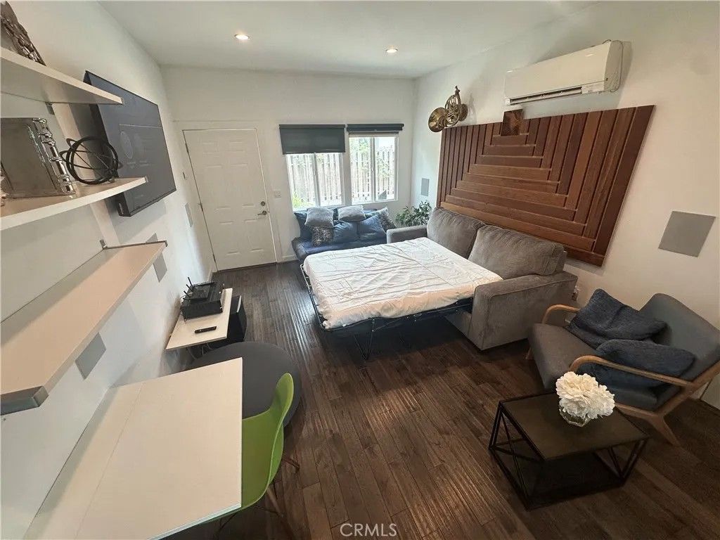 Photo of 1834 9th, Santa Monica, CA 90404 (MLS # SR25280345)