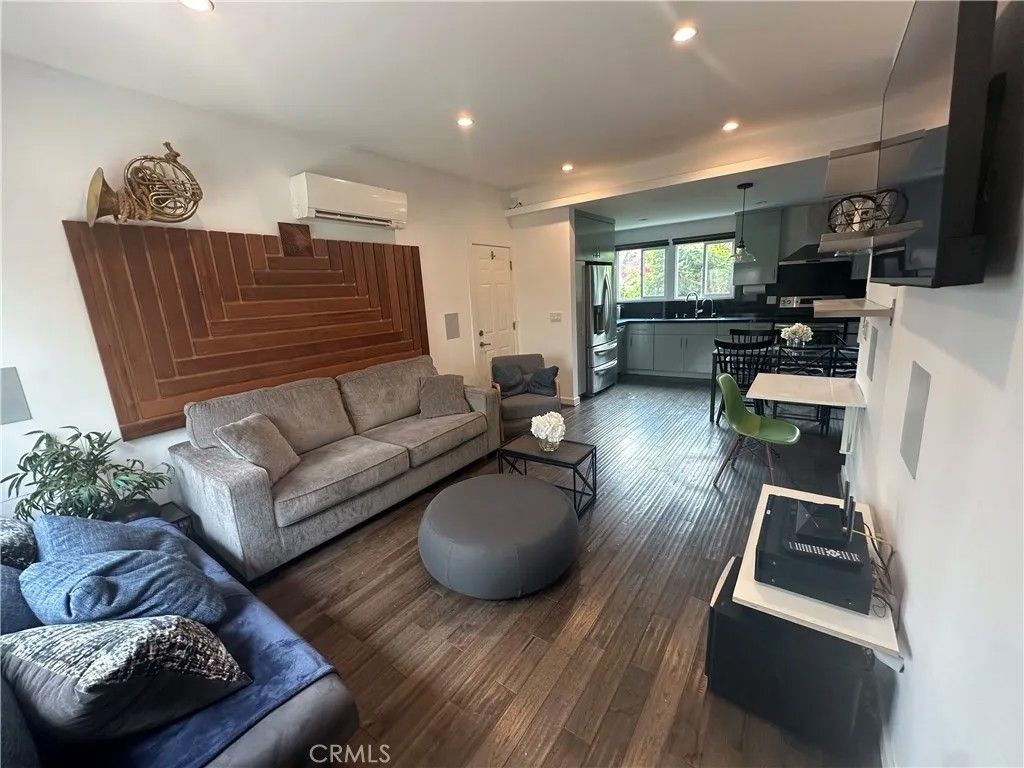 Photo of 1834 9th St, Santa Monica, CA 90404 (MLS # SR25280345)